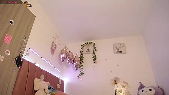 Liahdiaz  online show from April 2026 01:52:02 PM