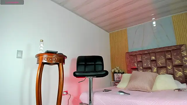 Isabella Haddad online show from October 2025 04:24:02 AM