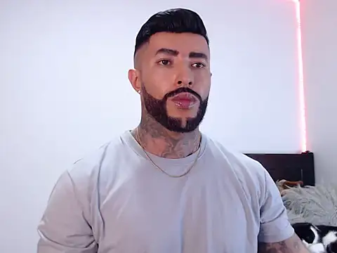 andrea de lucaa online show from October 2025 03:37:01 AM