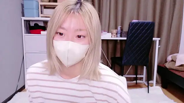 Nana  ch online show from November 2025 04:37:01 AM