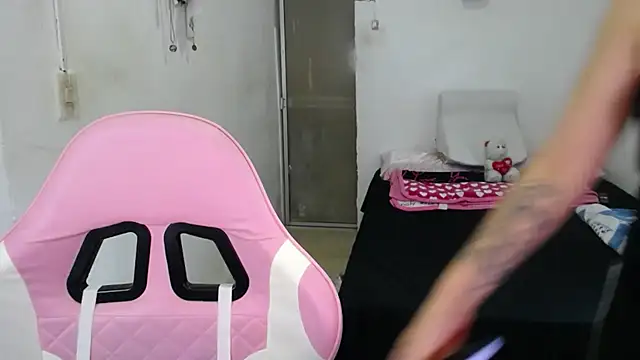 Snapshot of Amber09raiden chatting on October 2025 04:59:02 PM Amber09raiden online show from October 2025 04:59:02 PM