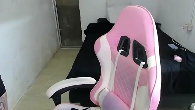 Snapshot of Amber09raiden chatting on October 2025 10:10:01 PM Amber09raiden online show from October 2025 10:10:01 PM