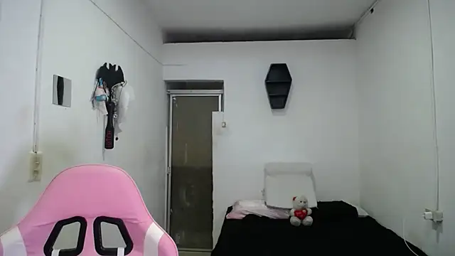 Snapshot of Amber09raiden chatting on October 2025 10:43:02 PM Amber09raiden online show from October 2025 10:43:02 PM