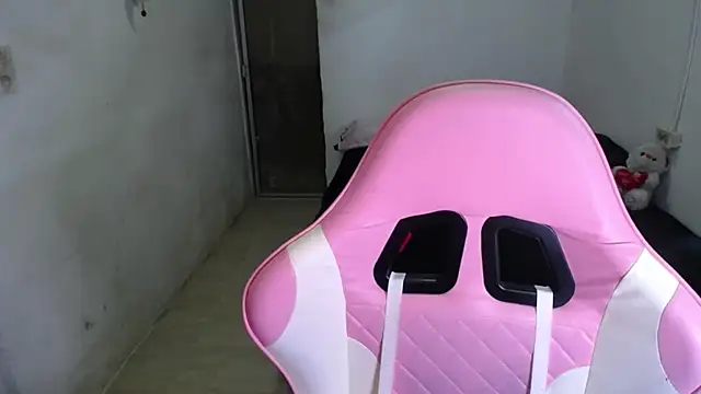 Snapshot of Amber09raiden chatting on October 2025 05:01:01 PM Amber09raiden online show from October 2025 05:01:01 PM