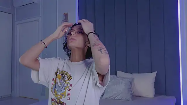 VioletAsh online show from April 2026 04:29:01 AM