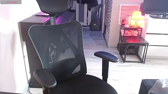   Leyla   online show from February 2026 02:15:01 PM