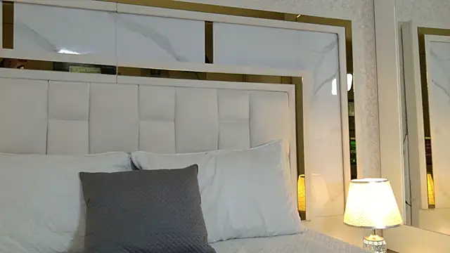 scarlett sm online show from September 2025 07:41:01 PM