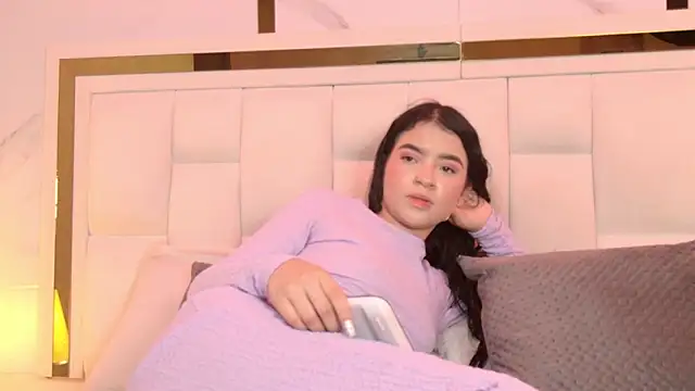 scarlett sm online show from October 2025 07:33:01 PM