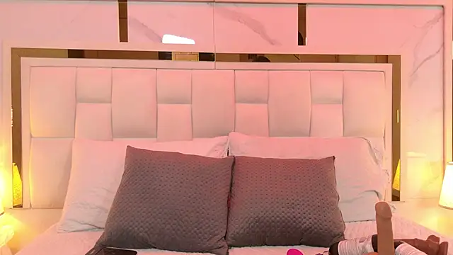 scarlett sm online show from October 2025 07:23:02 PM