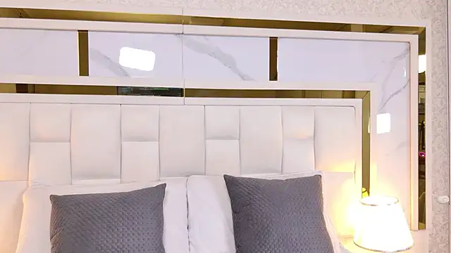 scarlett sm online show from October 2025 07:58:02 PM