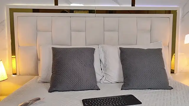 scarlett sm online show from October 2025 07:16:02 PM