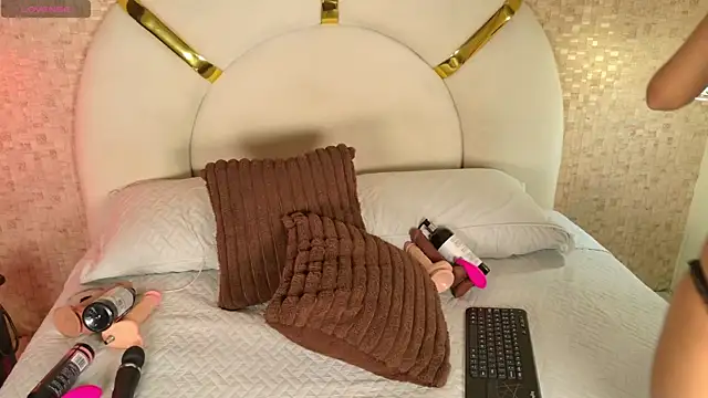 scarlett sm online show from October 2025 09:13:01 PM