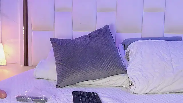 scarlett sm online show from October 2025 09:22:01 PM