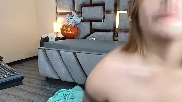 Snapshot of Candy_Velvet chatting on November 2025 08:13:01 AM Candy Velvet online show from November 2025 08:13:01 AM