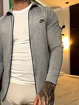 Snapshot of Tomy_maylon chatting on October 2025 04:48:01 PM Tomy maylon online show from October 2025 04:48:01 PM