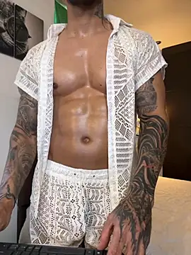 Snapshot of Tomy_maylon chatting on October 2025 03:23:02 PM Tomy maylon online show from October 2025 03:23:02 PM