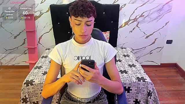 owen sexy25 online show from September 2025 08:01:01 PM