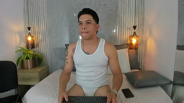 Dominic Taylor  online show from October 2025 03:25:01 AM