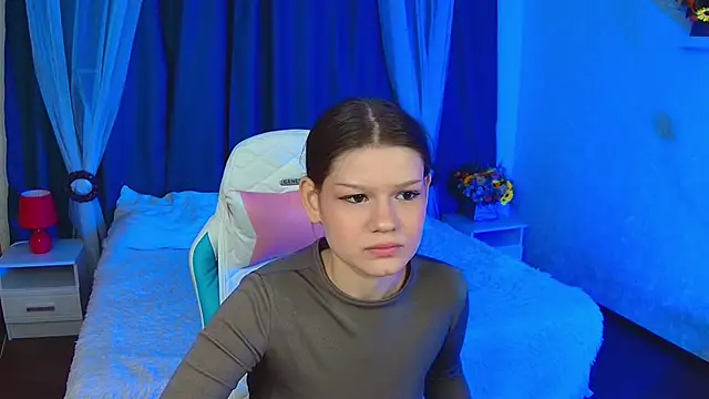 Lunamytrend online show from September 2025 12:20:01 PM