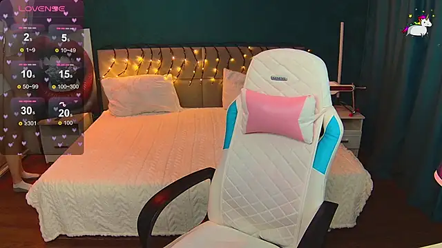 Lunamytrend online show from November 2025 12:07:01 PM