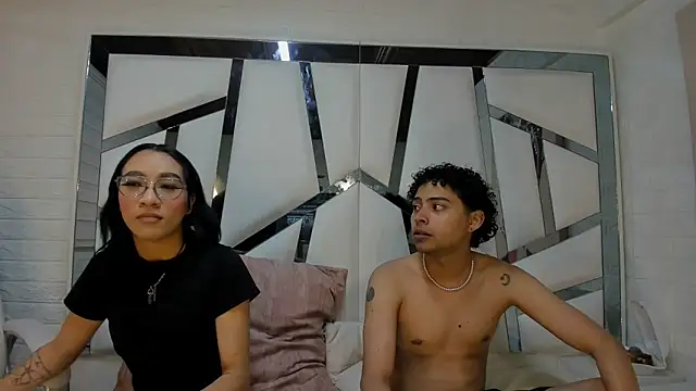 Snapshot of KiaraandEnzzo_ chatting on September 2025 03:17:02 AM KiaraandEnzzo online show from September 2025 03:17:02 AM