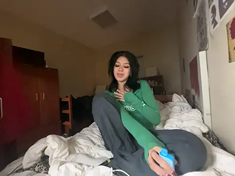 petitelatinateen online show from February 2026 07:24:01 AM