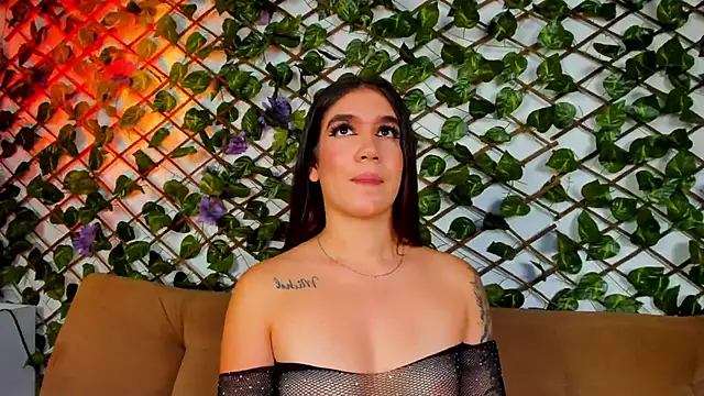 kloe bella online show from September 2025 01:12:01 PM