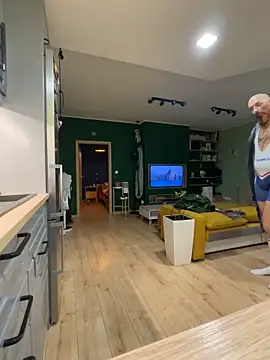 smint06 online show from November 2025 08:05:01 PM