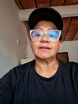 Snapshot of Vickysweeeettt chatting on April 2026 05:26:02 PM Vickysweeeettt online show from April 2026 05:26:02 PM