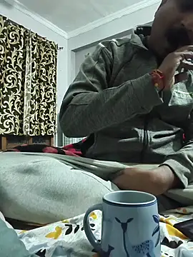 vardh033 online show from November 2025 04:35:01 PM