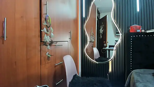 scarletr red online show from December 2025 11:09:02 PM