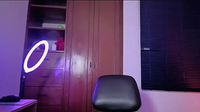 MiaCollinssx online show from April 2026 02:32:01 PM