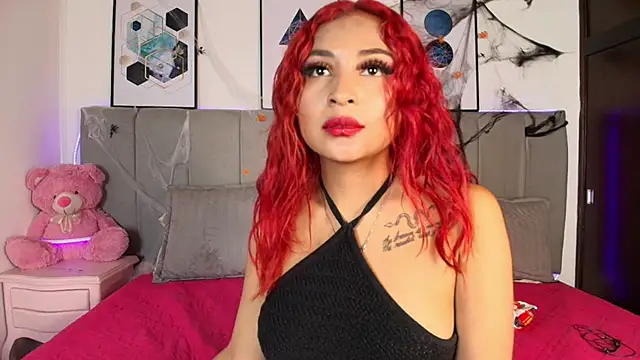 Naiaa Cruz online show from November 2025 06:43:02 PM