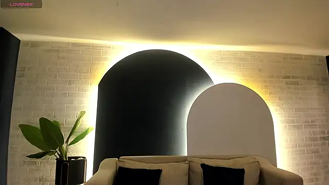 LeahNovac online show from September 2025 11:04:02 AM