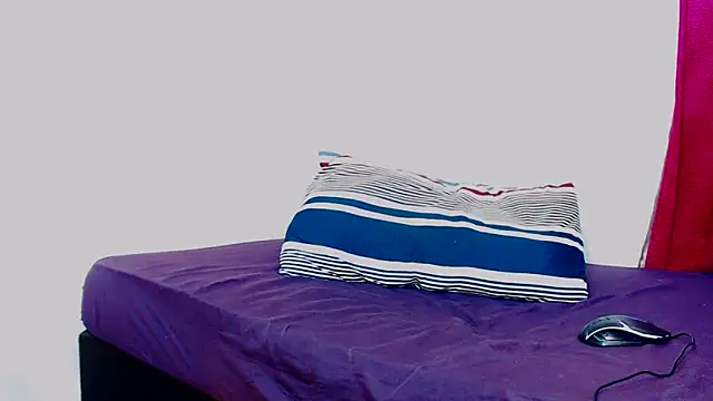 FreakyScarlet00 online show from November 2025 05:40:01 AM