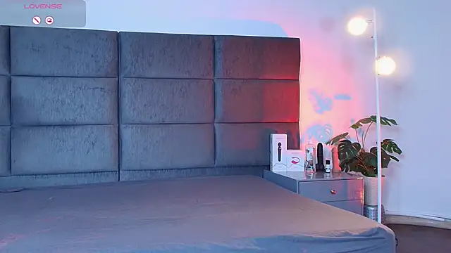 Slenna Moon online show from March 2026 11:32:02 PM