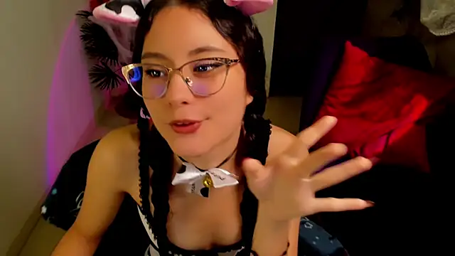 Krysten Riter online show from October 2025 02:39:02 PM