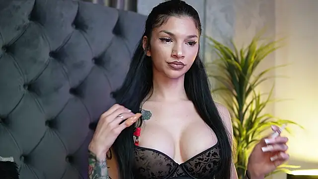 Snapshot of MiamiCoffee chatting on November 2025 06:35:02 PM MiamiCoffee online show from November 2025 06:35:02 PM