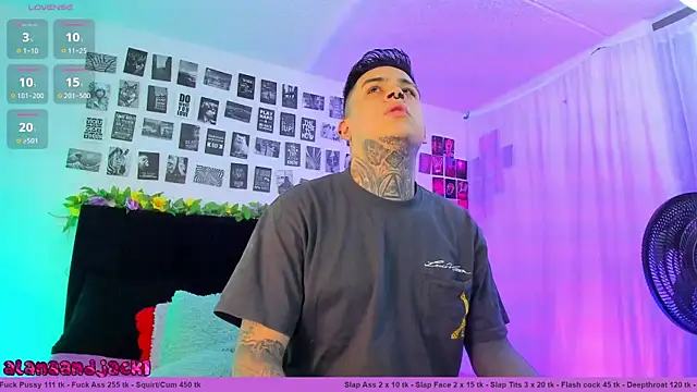 Sarahandzack online show from September 2025 09:09:01 AM