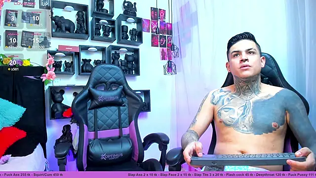 Sarahandzack online show from October 2025 04:41:01 PM