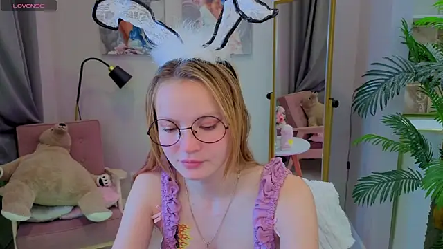 Ginger Emma online show from September 2025 05:41:02 AM