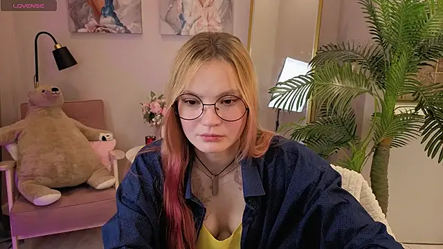 Ginger Emma online show from September 2025 05:24:01 AM