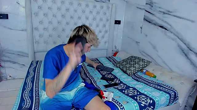 Ari and Storm online show from September 2025 03:02:01 PM