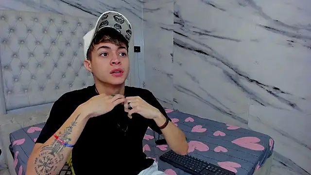 Ari and Storm online show from December 2025 02:11:01 PM