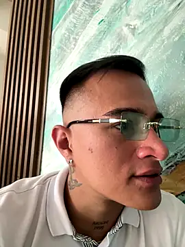 LiamDeep online show from December 2025 06:25:02 PM