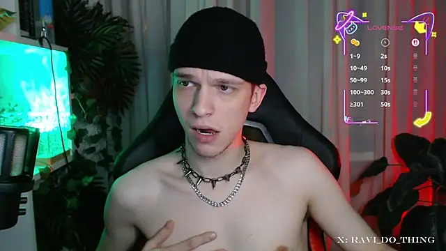 Snapshot of frozen_boy chatting on November 2025 04:06:01 PM frozen boy online show from November 2025 04:06:01 PM