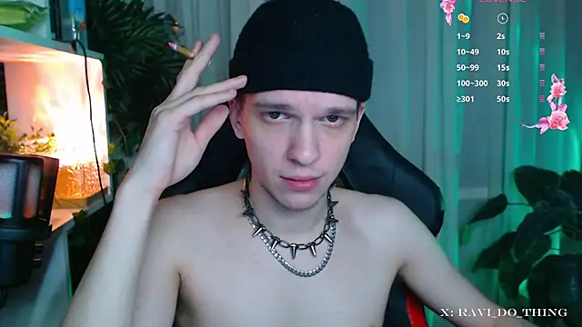 Snapshot of frozen_boy chatting on November 2025 04:38:02 PM frozen boy online show from November 2025 04:38:02 PM