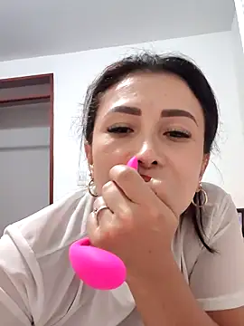 mia mancinii online show from April 2026 09:54:01 PM