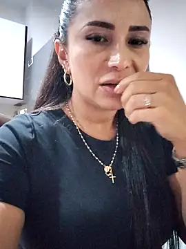 mia mancinii online show from June 2026 12:32:02 AM
