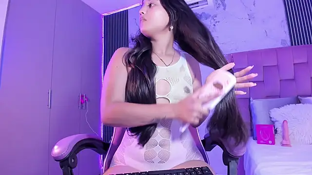 Laly Cherry  online show from September 2025 12:30:01 PM